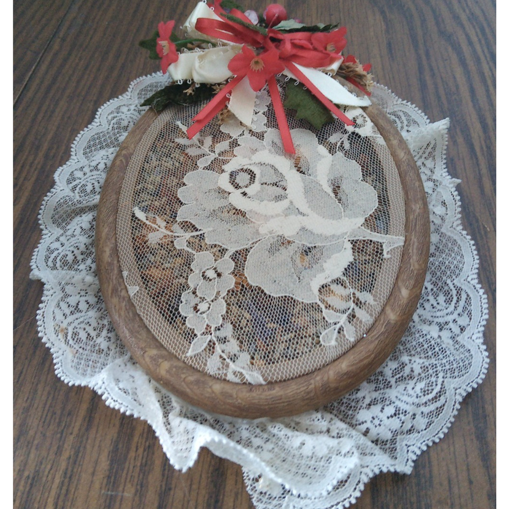 Wood And Lace Christmas Potpourri Wall Hanging
